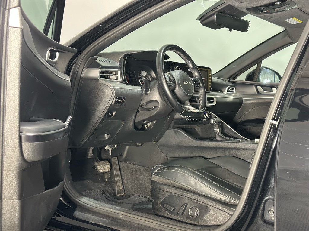 2022 Kia K5 Image 11