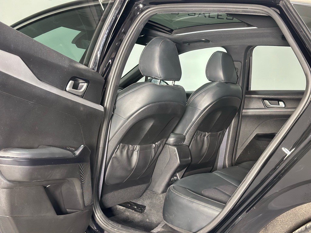 2022 Kia K5 Image 12