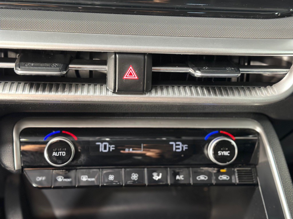 2022 Kia K5 Image 18