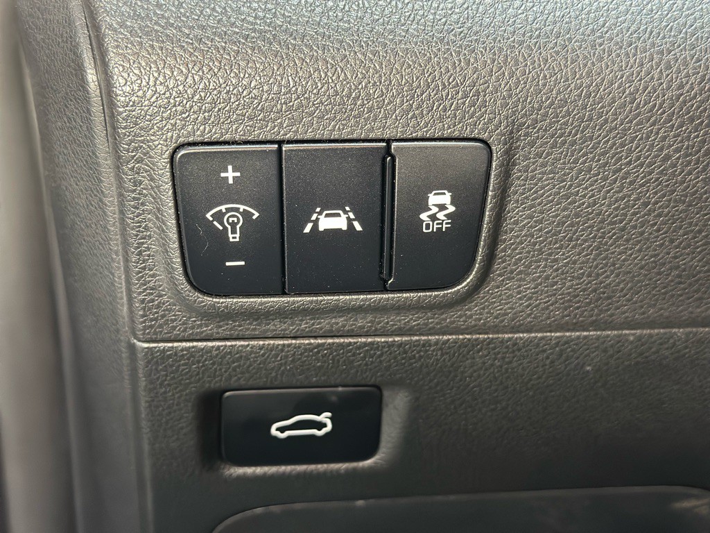 2022 Kia K5 Image 26