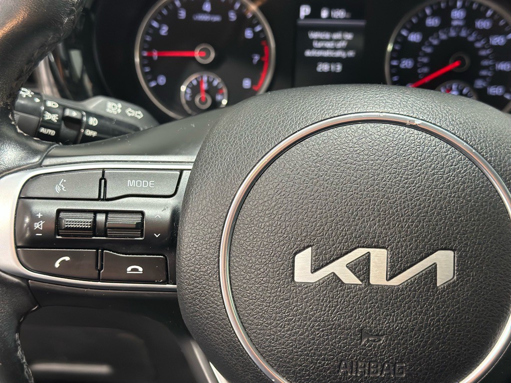 2022 Kia K5 Image 32