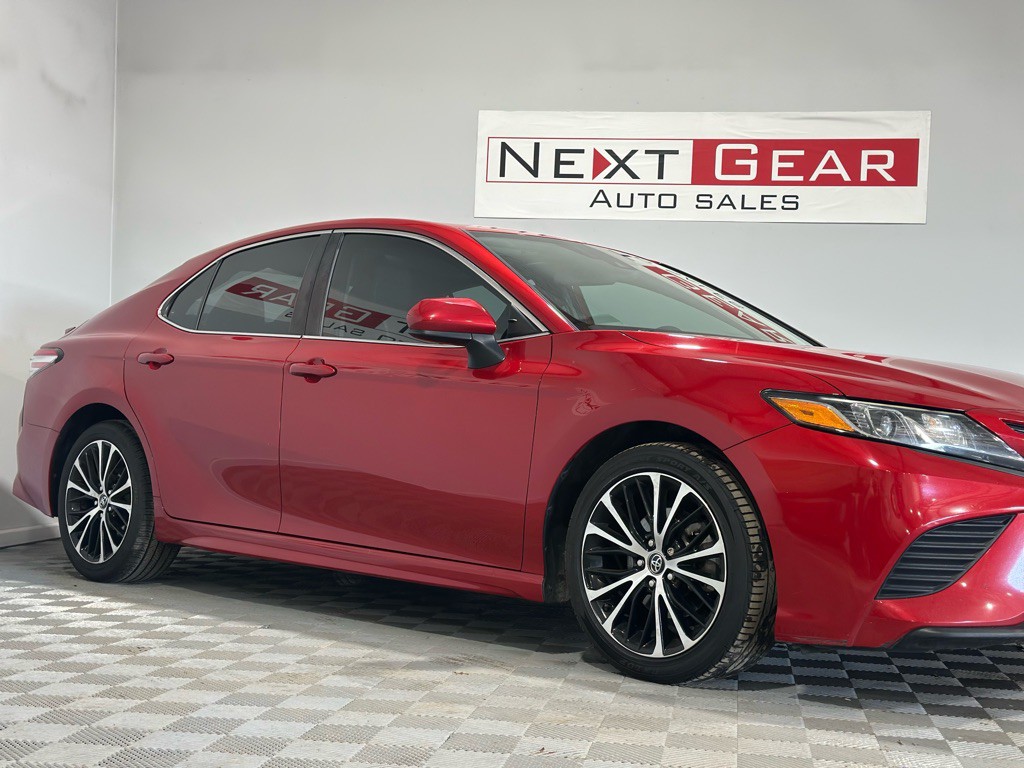 2020 Toyota Camry Image 2