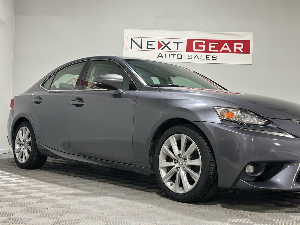 2015 Lexus IS Image 2