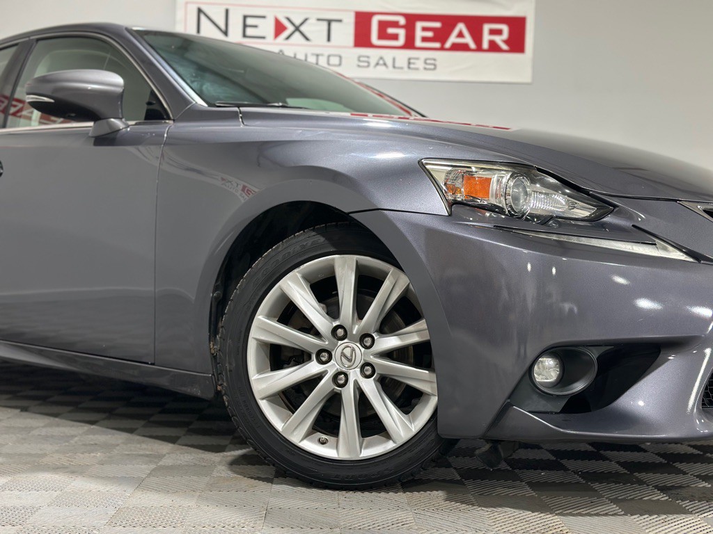 2015 Lexus IS Image 4