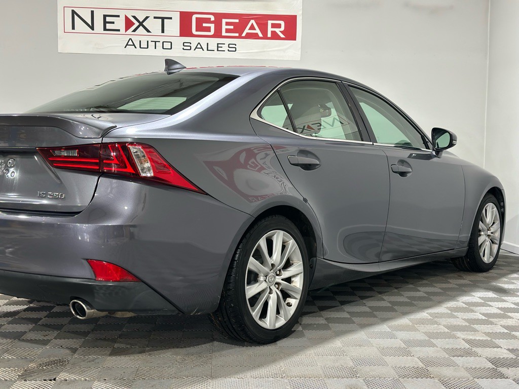 2015 Lexus IS Image 9