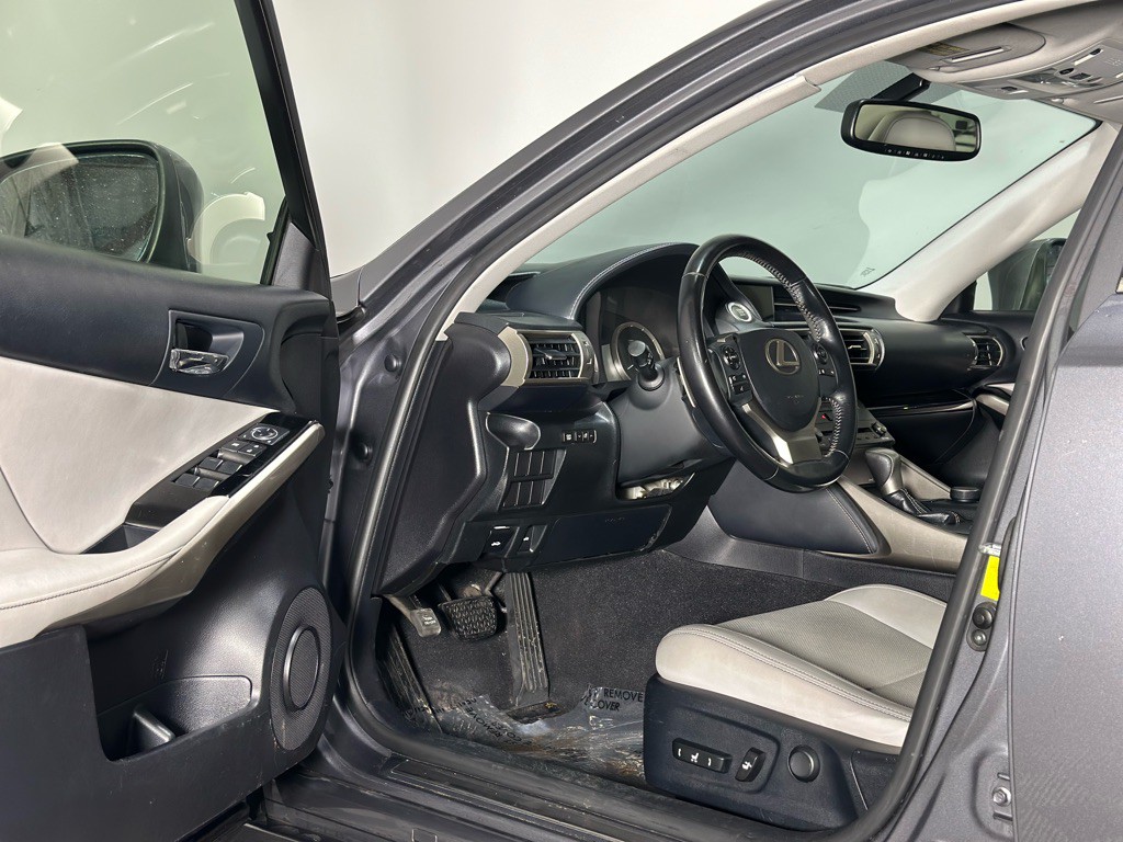 2015 Lexus IS Image 10