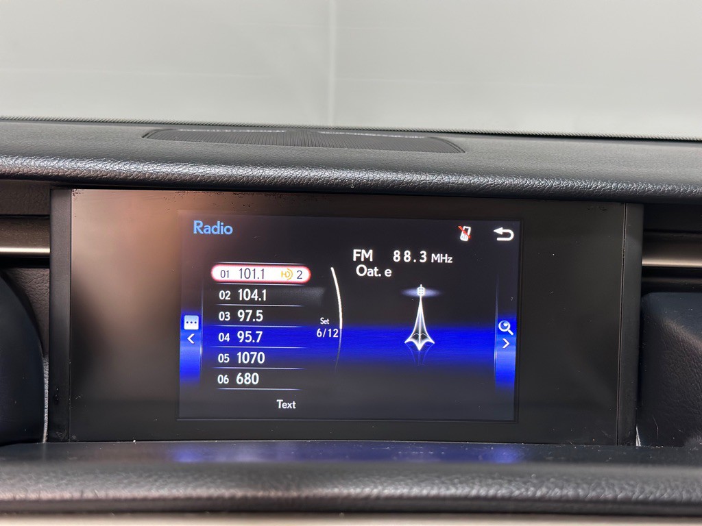 2015 Lexus IS Image 16