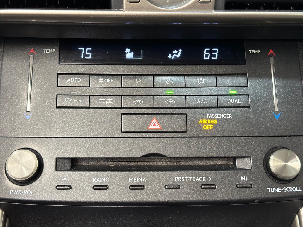 2015 Lexus IS Image 18