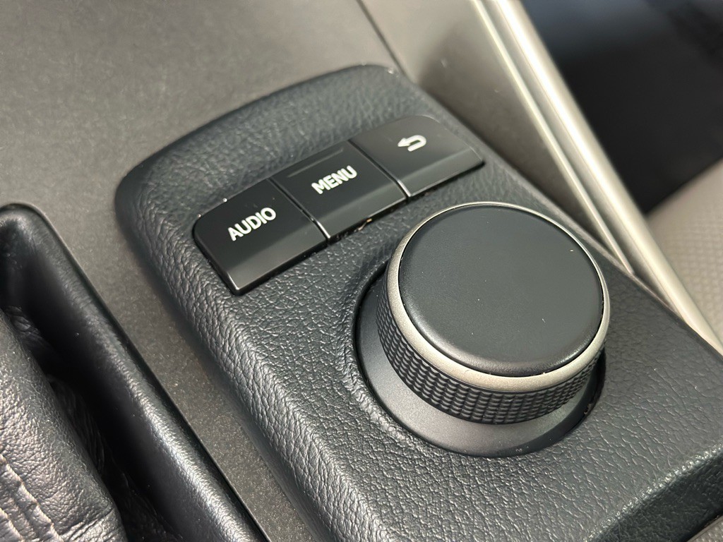 2015 Lexus IS Image 20