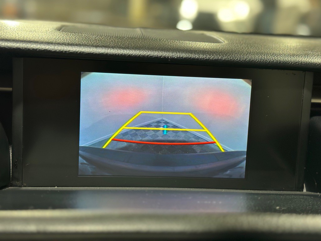 2015 Lexus IS Image 23