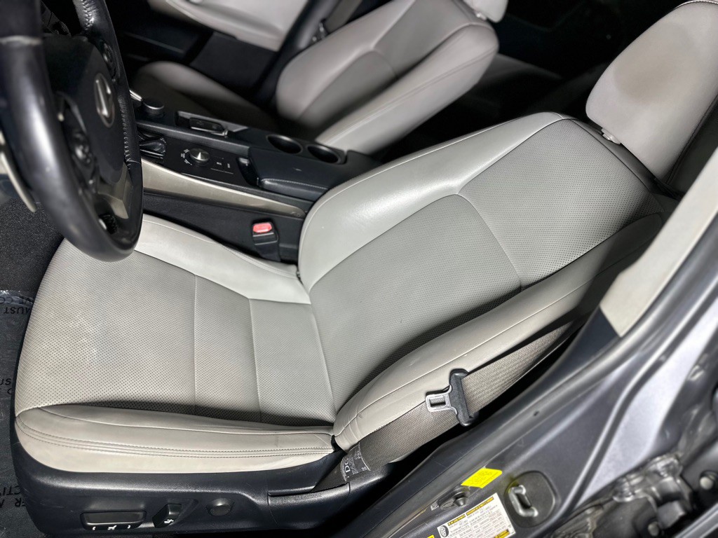 2015 Lexus IS Image 25