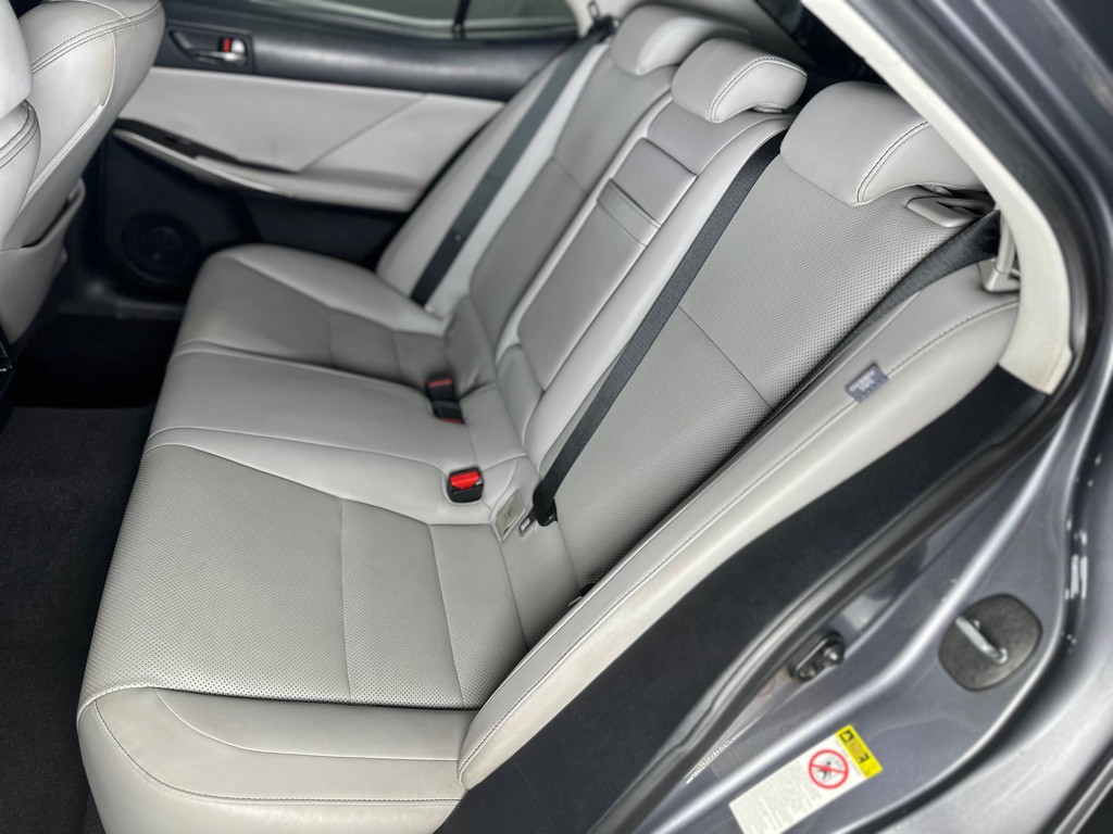2015 Lexus IS Image 26