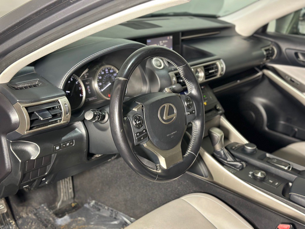 2015 Lexus IS Image 27