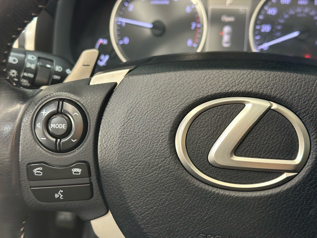 2015 Lexus IS Image 28