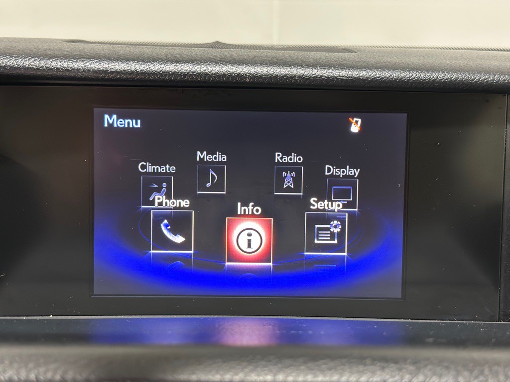 2015 Lexus IS Image 32