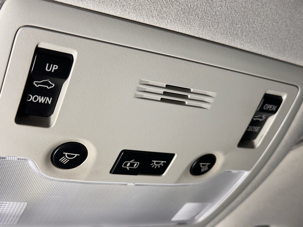 2015 Lexus IS Image 36