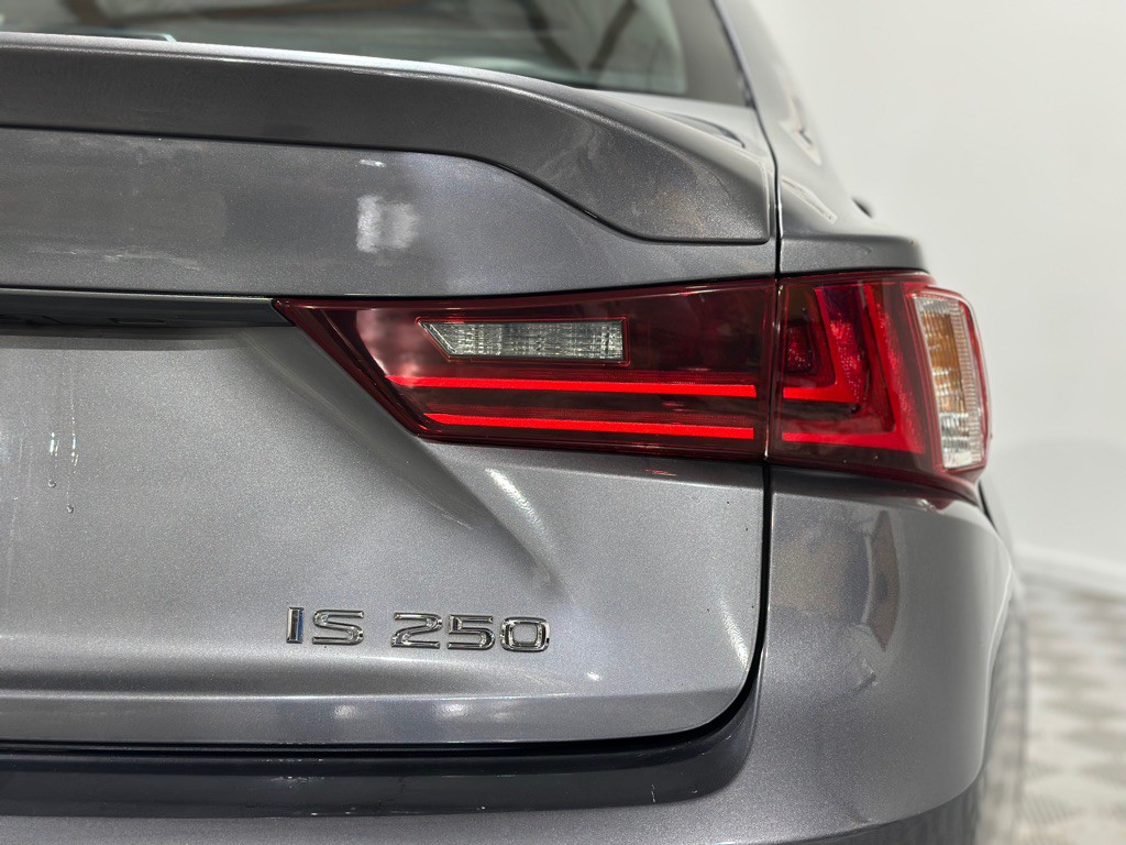 2015 Lexus IS Image 37