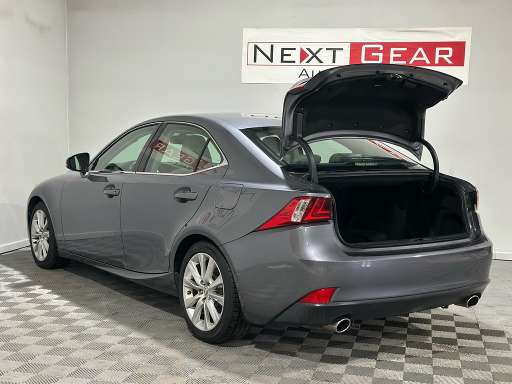 2015 Lexus IS Image 38