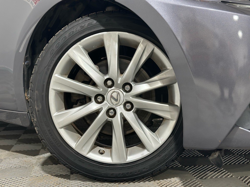 2015 Lexus IS Image 43