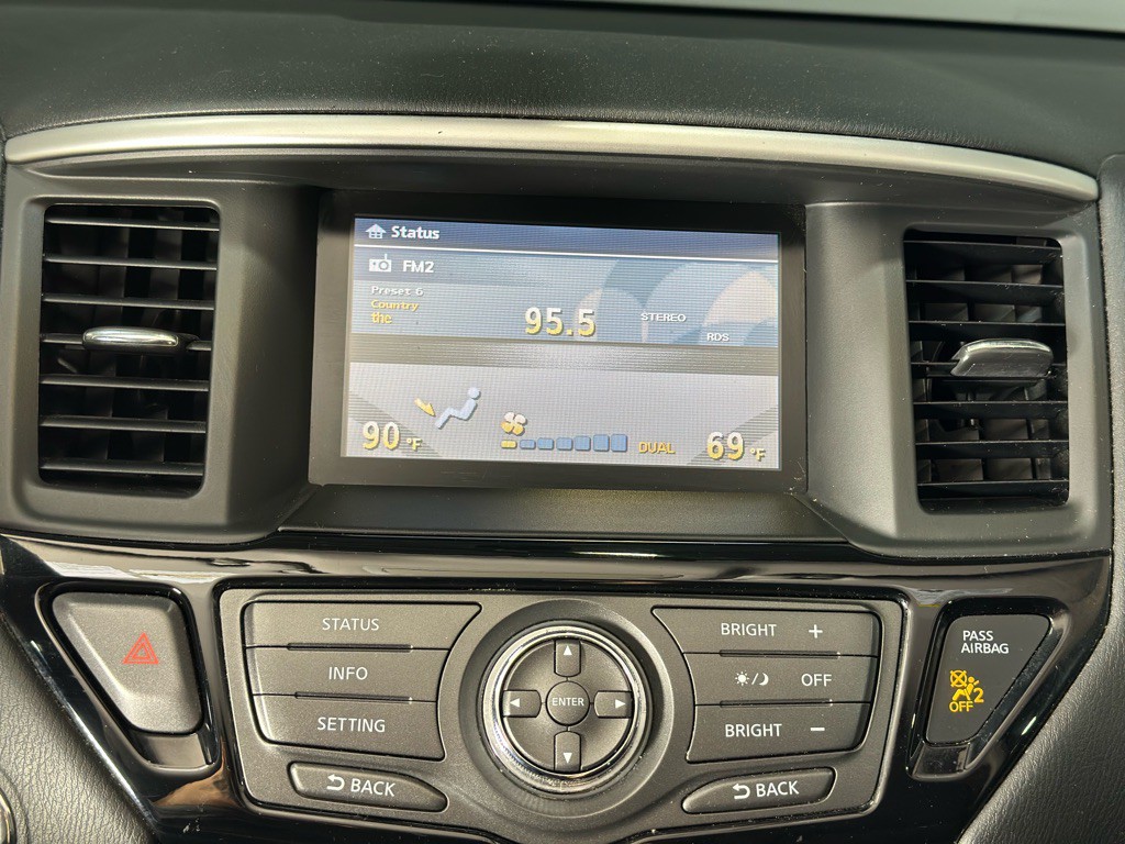 2013 Nissan Pathfinder Image 16