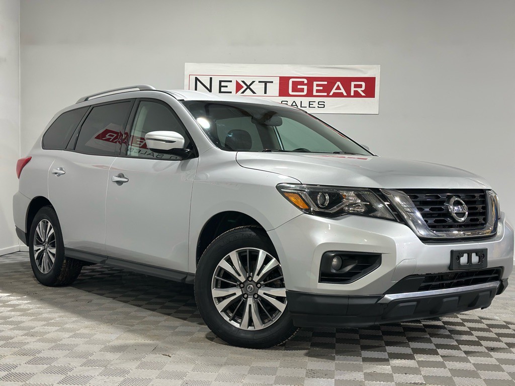 2017 Nissan Pathfinder Image 1