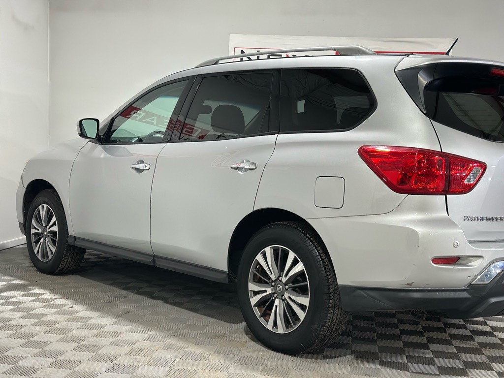 2017 Nissan Pathfinder Image 6