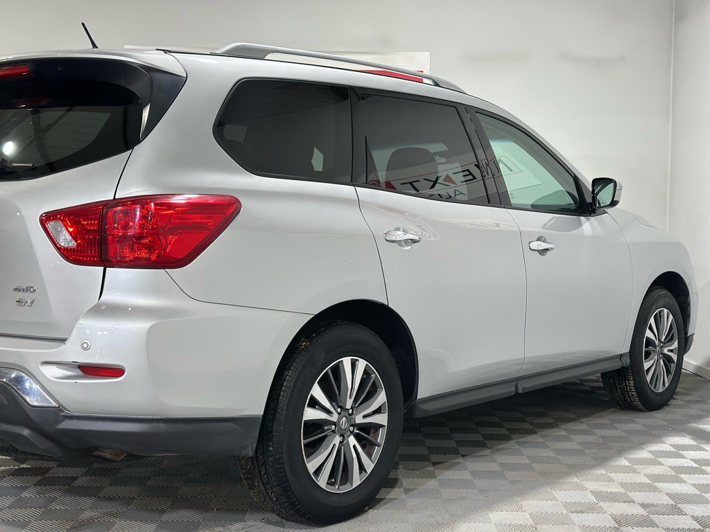 2017 Nissan Pathfinder Image 10