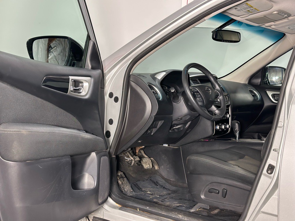 2017 Nissan Pathfinder Image 11
