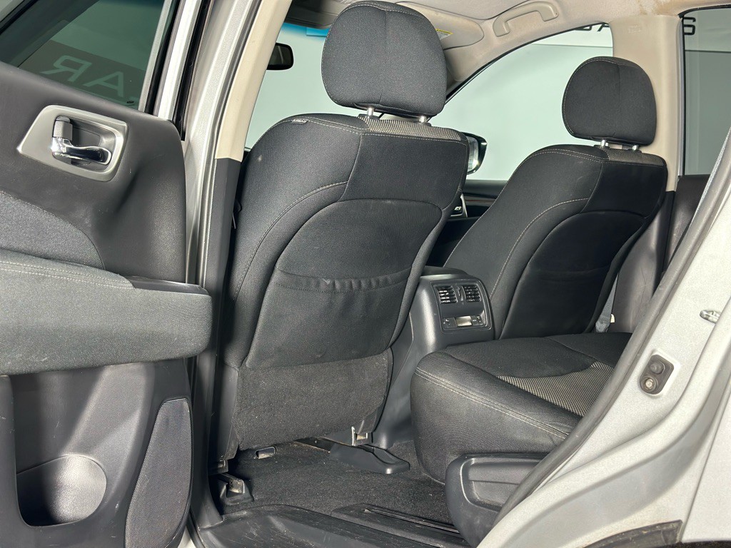 2017 Nissan Pathfinder Image 12