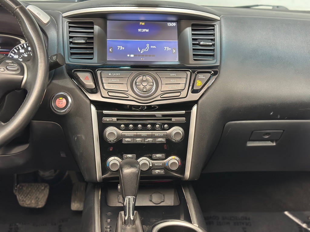 2017 Nissan Pathfinder Image 16