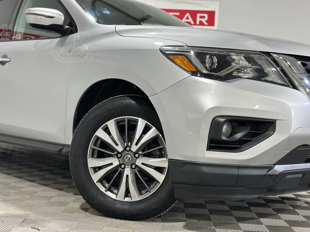 2017 Nissan Pathfinder Image 40