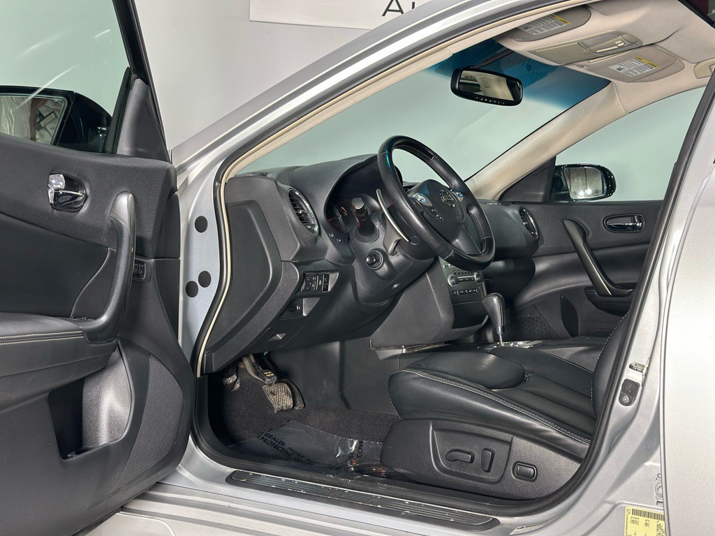 2011 Nissan Maxima Image 10