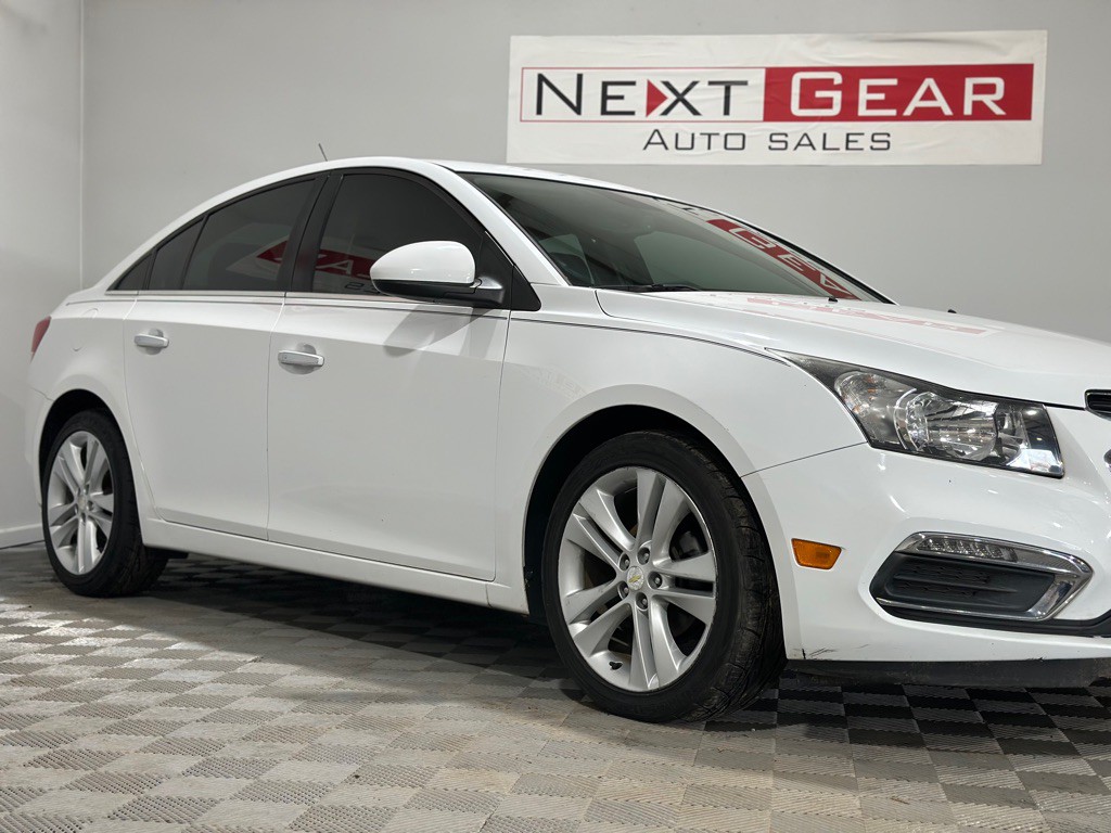 2015 Chevrolet Cruze Image 2