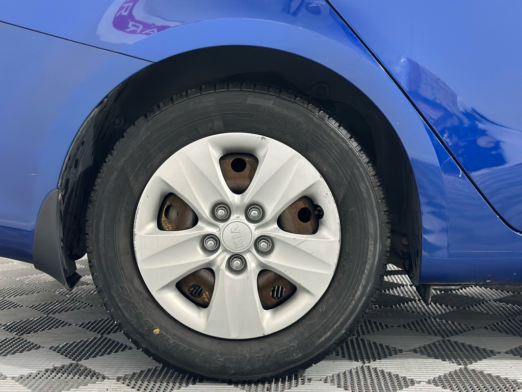 2017 Kia Forte Image 34