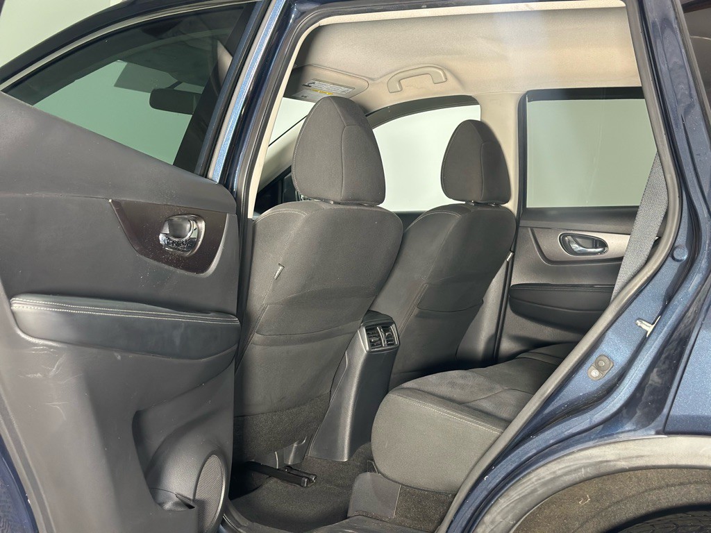 2016 Nissan Rogue Image 12