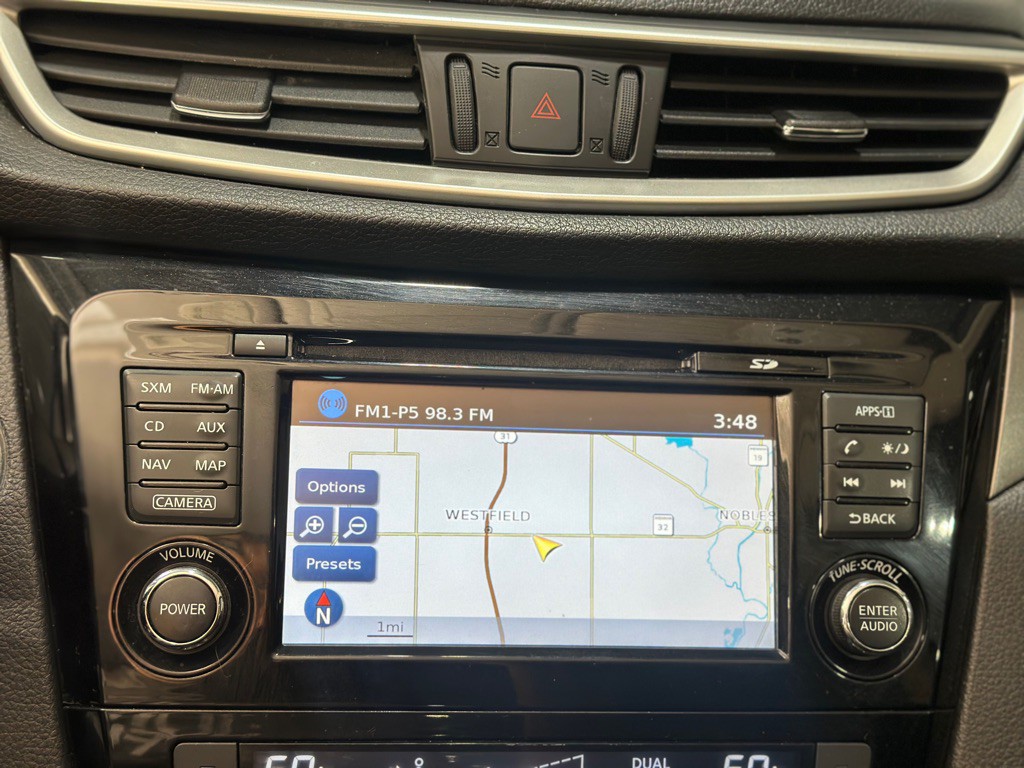 2016 Nissan Rogue Image 16