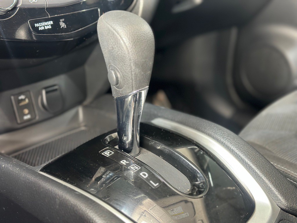 2016 Nissan Rogue Image 18