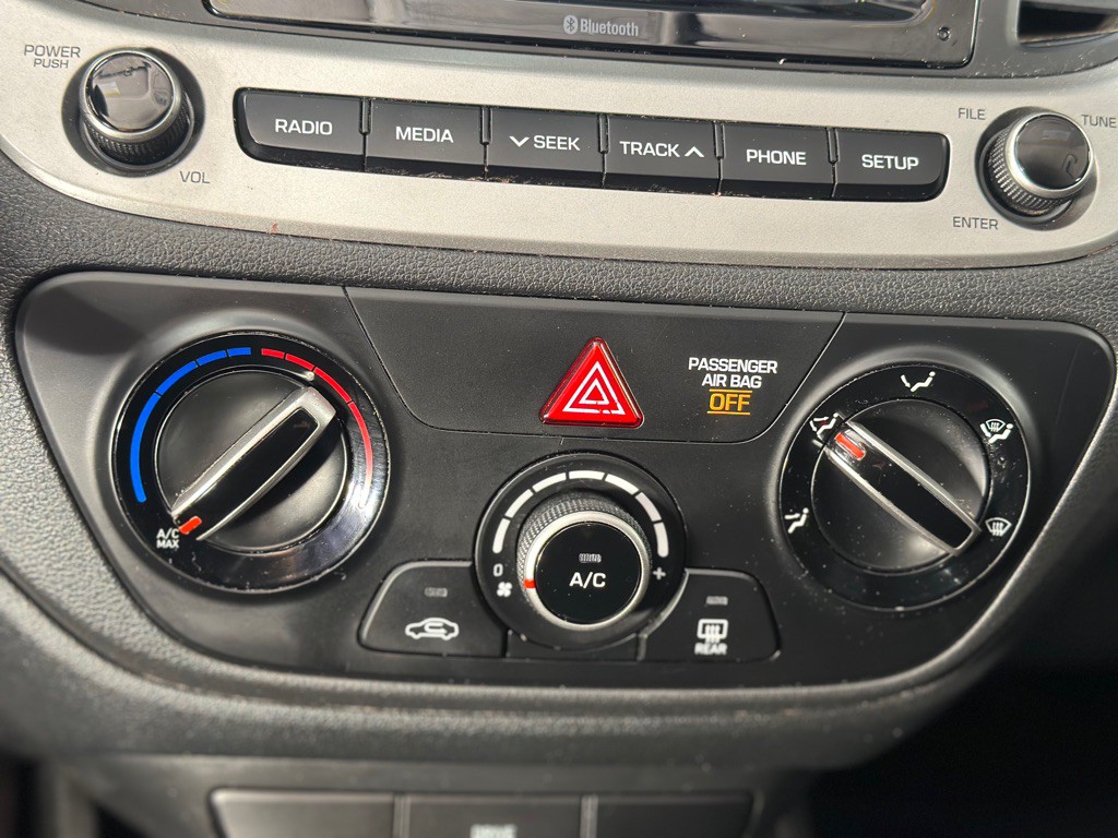 2019 Hyundai Accent Image 18