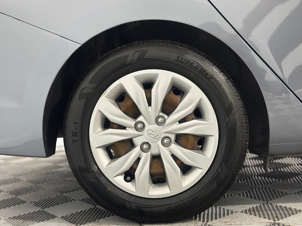 2019 Hyundai Accent Image 32