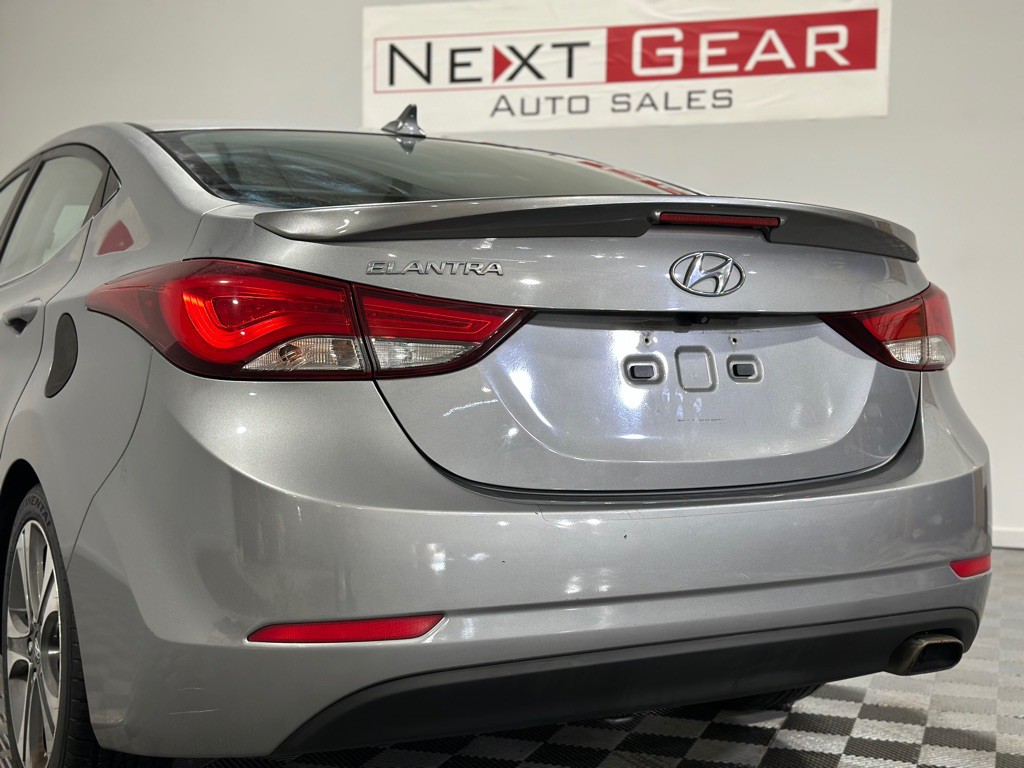 2015 Hyundai Elantra Image 8