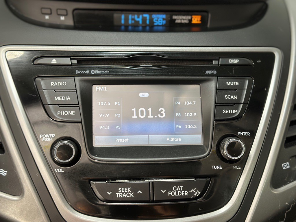 2015 Hyundai Elantra Image 17