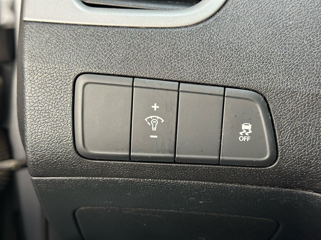 2015 Hyundai Elantra Image 32