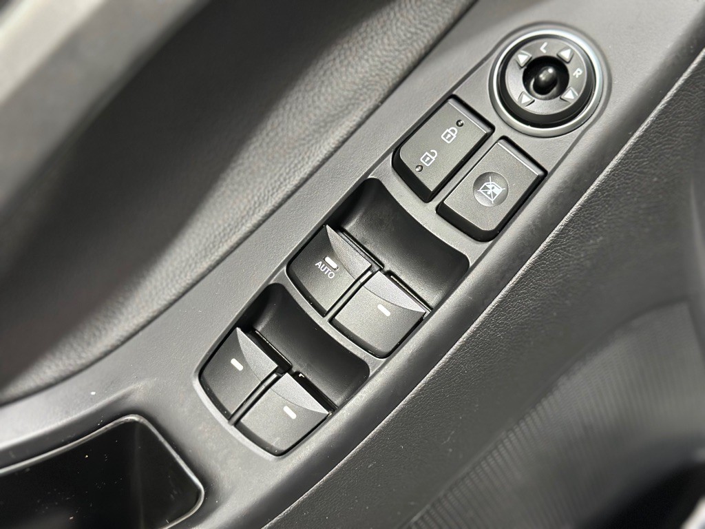 2015 Hyundai Elantra Image 33