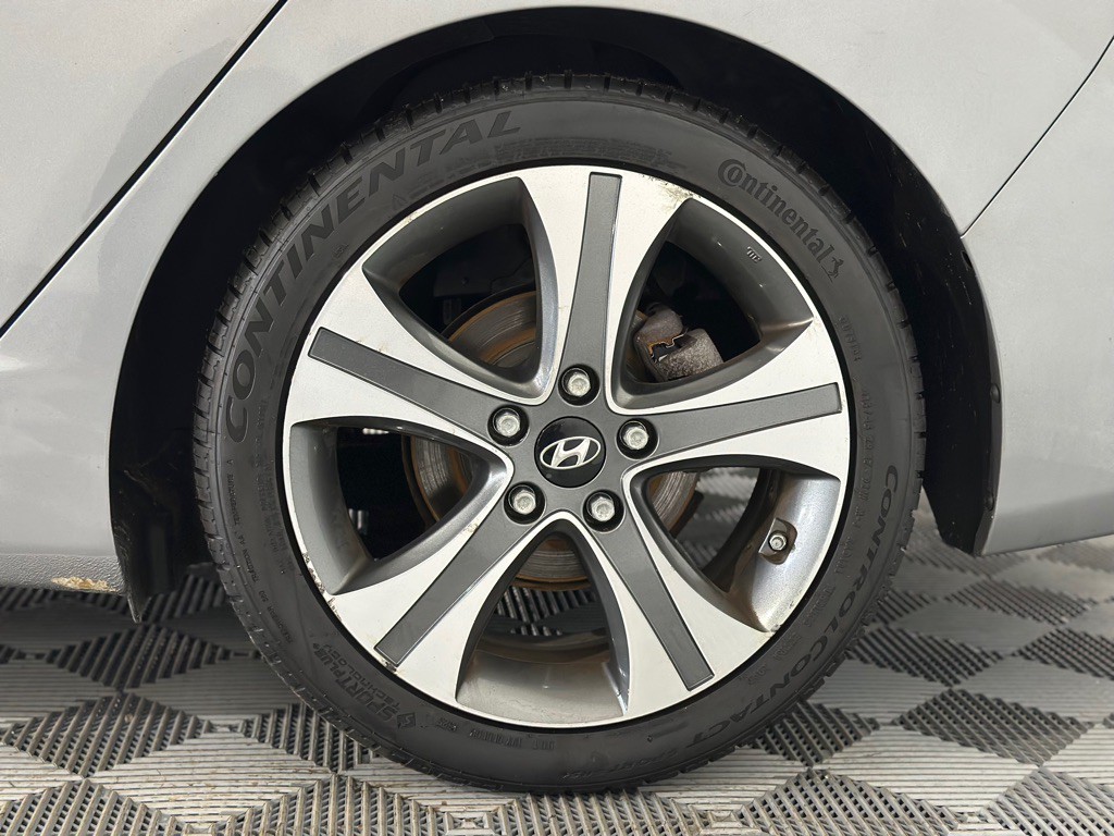 2015 Hyundai Elantra Image 39
