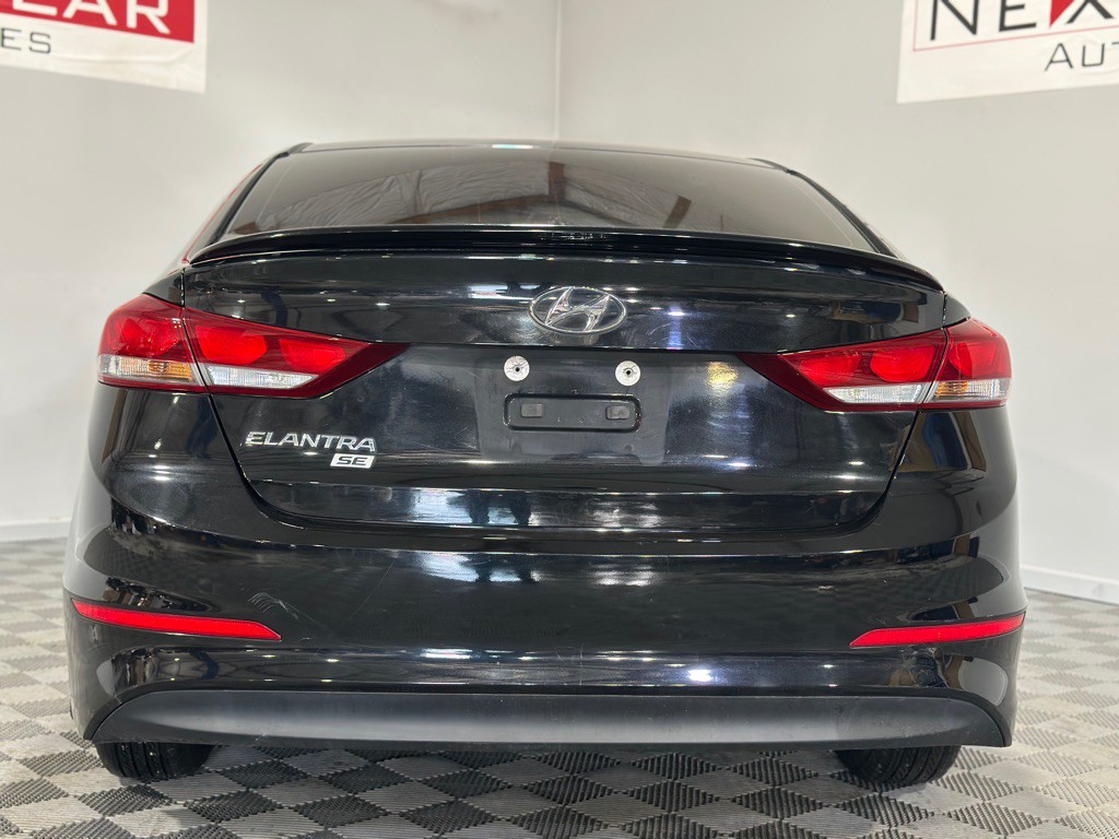 2018 Hyundai Elantra Image 8