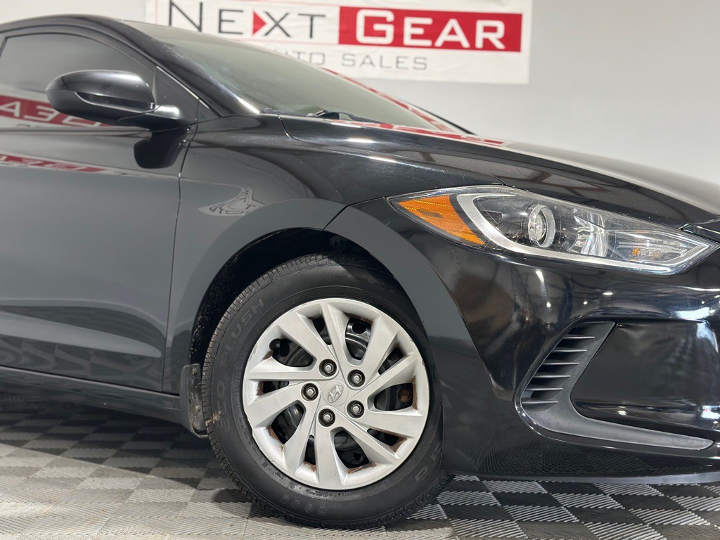 2018 Hyundai Elantra Image 3