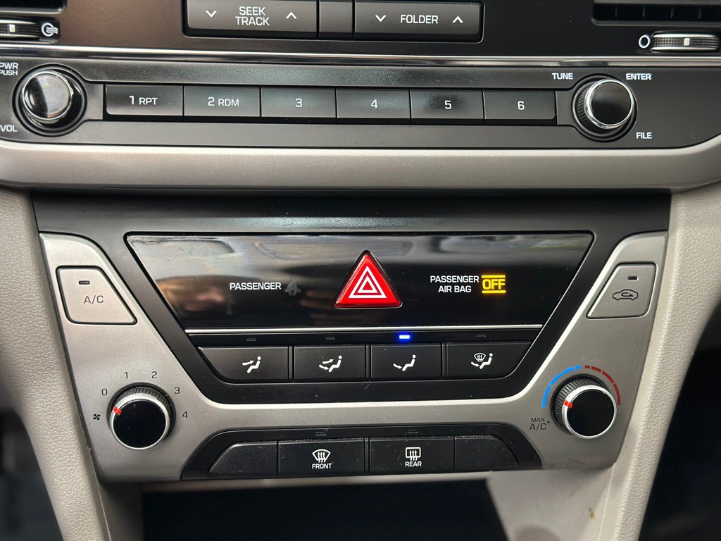 2018 Hyundai Elantra Image 18