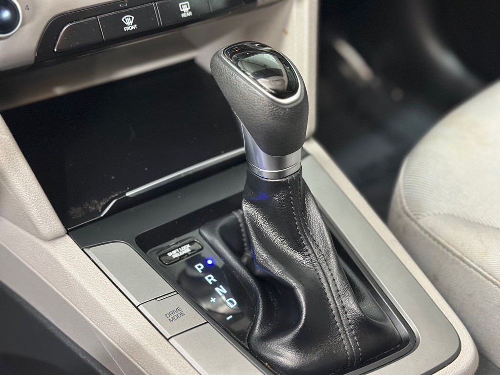 2018 Hyundai Elantra Image 19