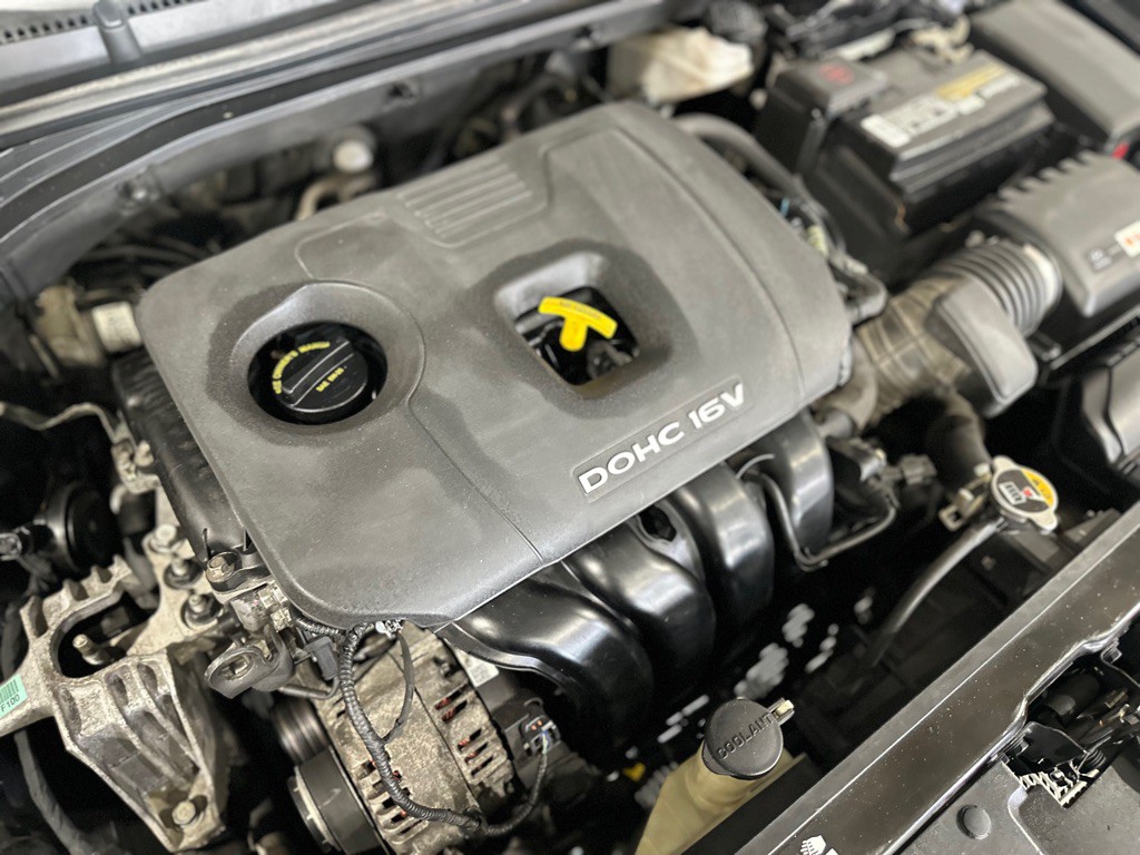 2018 Hyundai Elantra Image 32