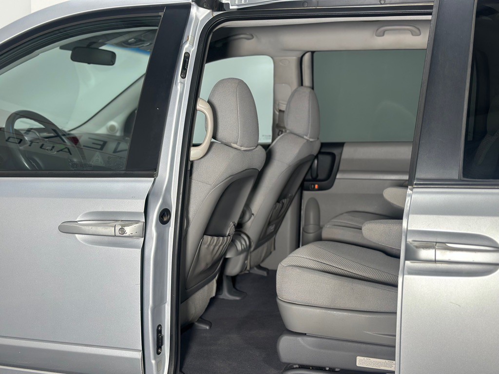 2009 Kia Sedona Image 11